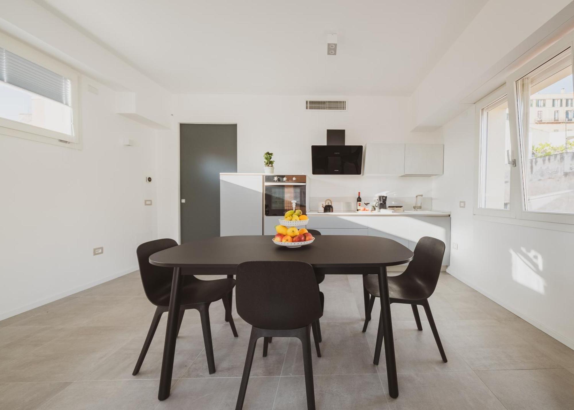 Luxury Suite La Terrazza In Pieno Centro In Κάλιαρι Εξωτερικό φωτογραφία