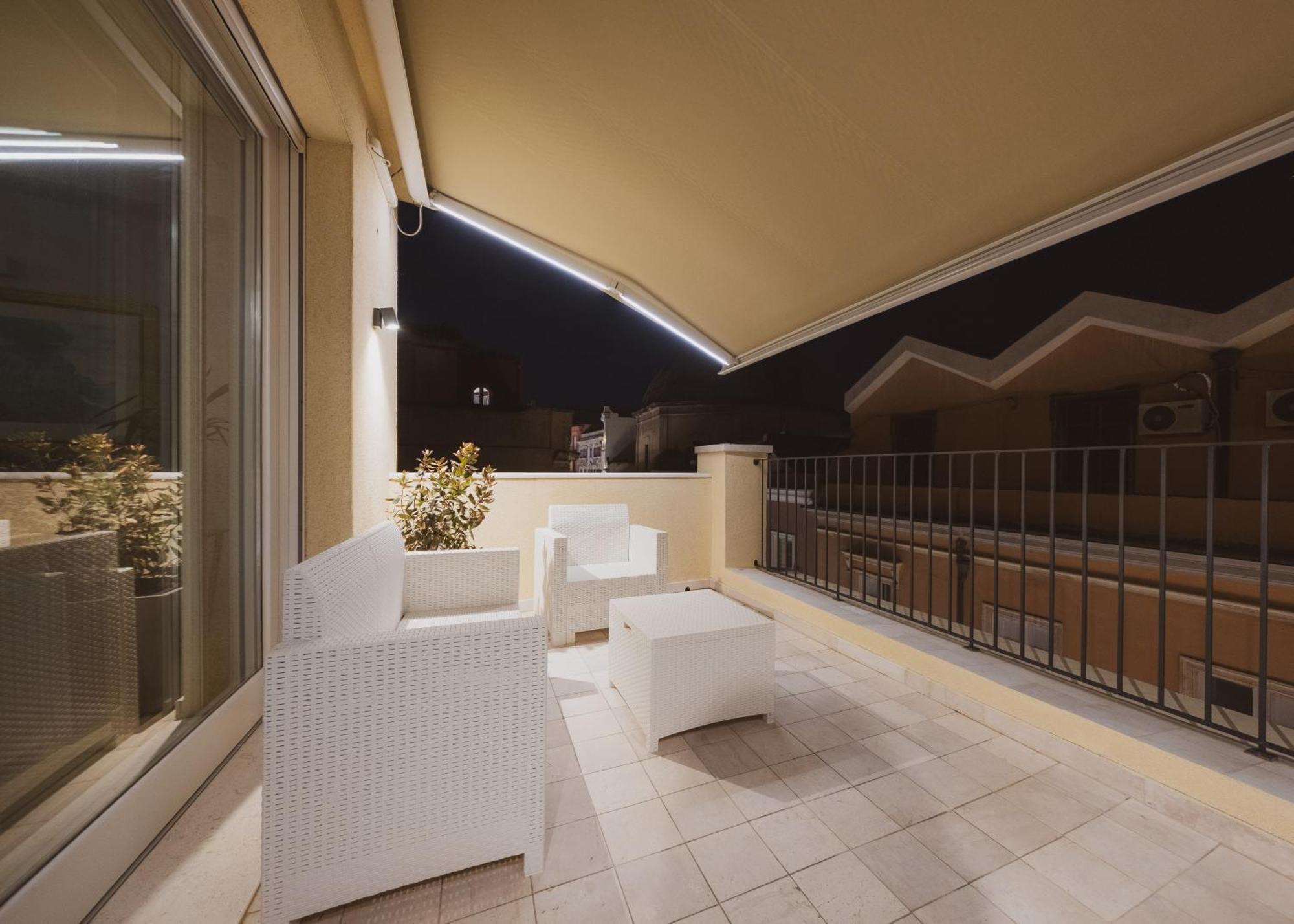 Luxury Suite La Terrazza In Pieno Centro In Κάλιαρι Εξωτερικό φωτογραφία
