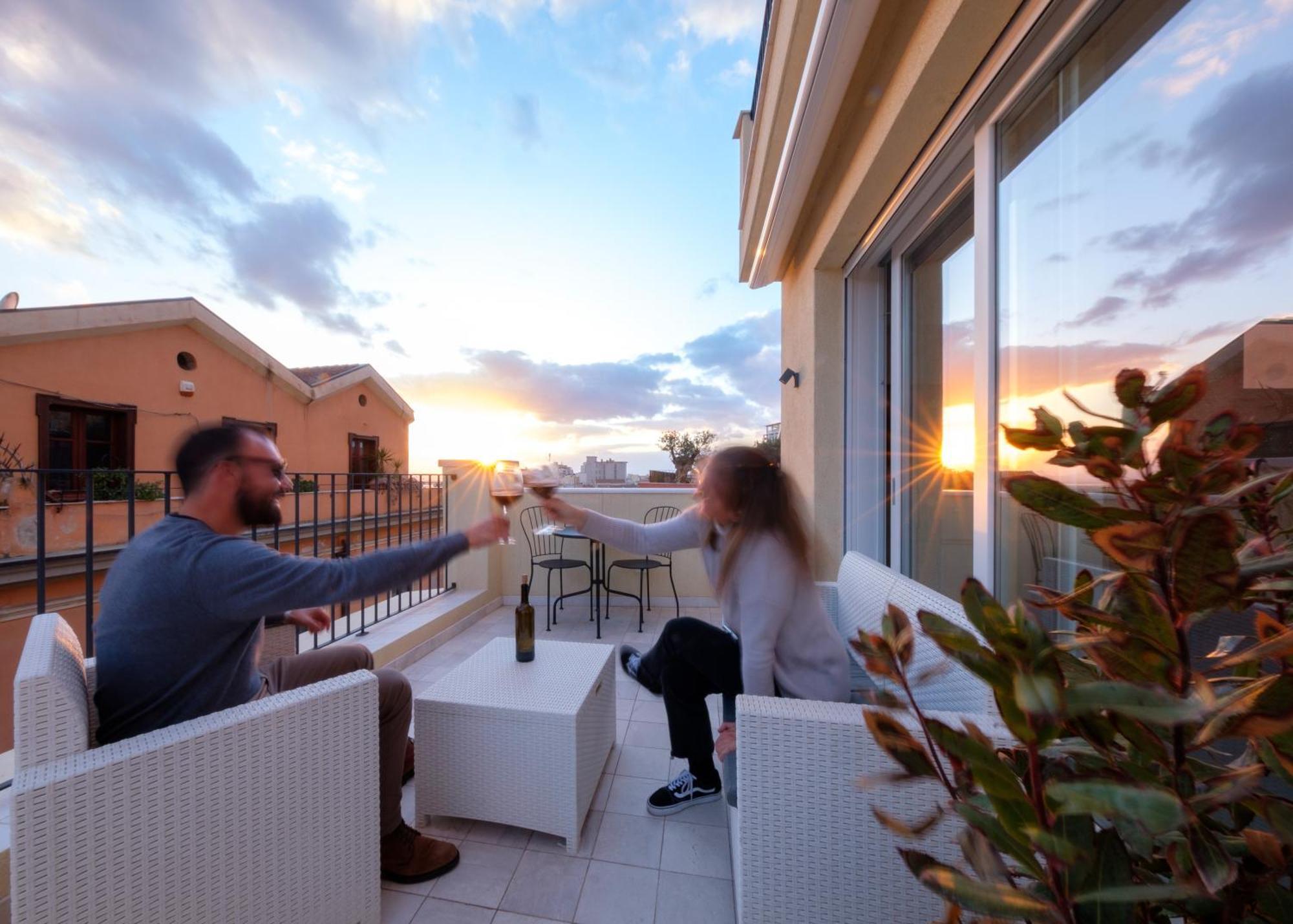 Luxury Suite La Terrazza In Pieno Centro In Κάλιαρι Εξωτερικό φωτογραφία