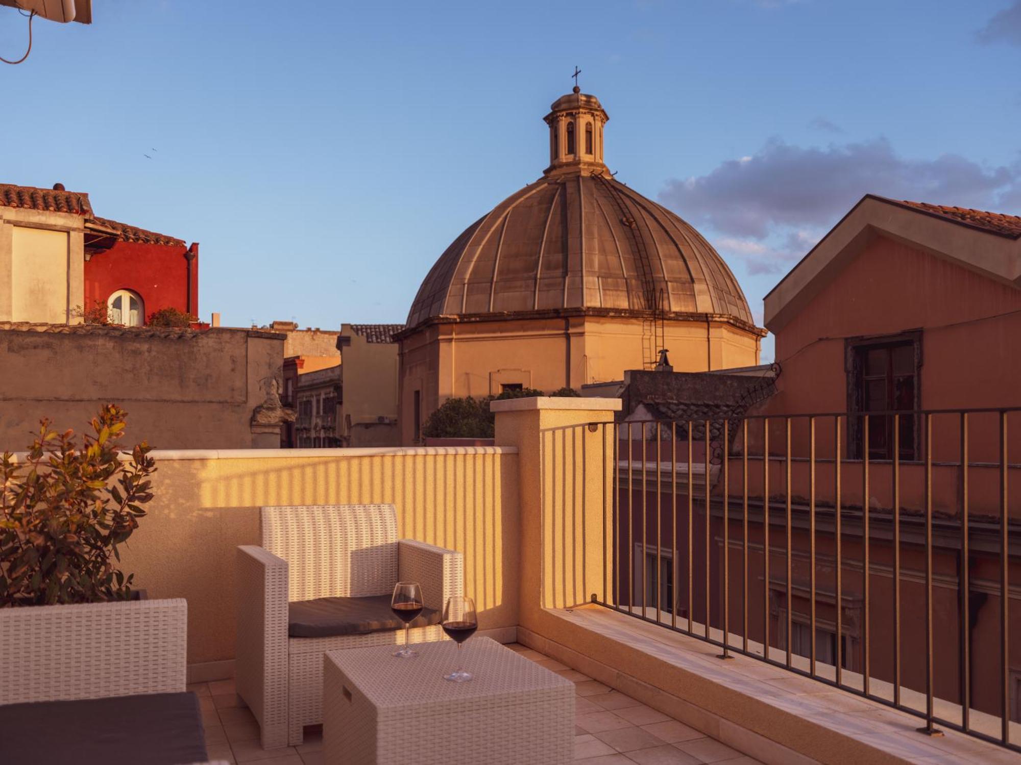 Luxury Suite La Terrazza In Pieno Centro In Κάλιαρι Εξωτερικό φωτογραφία